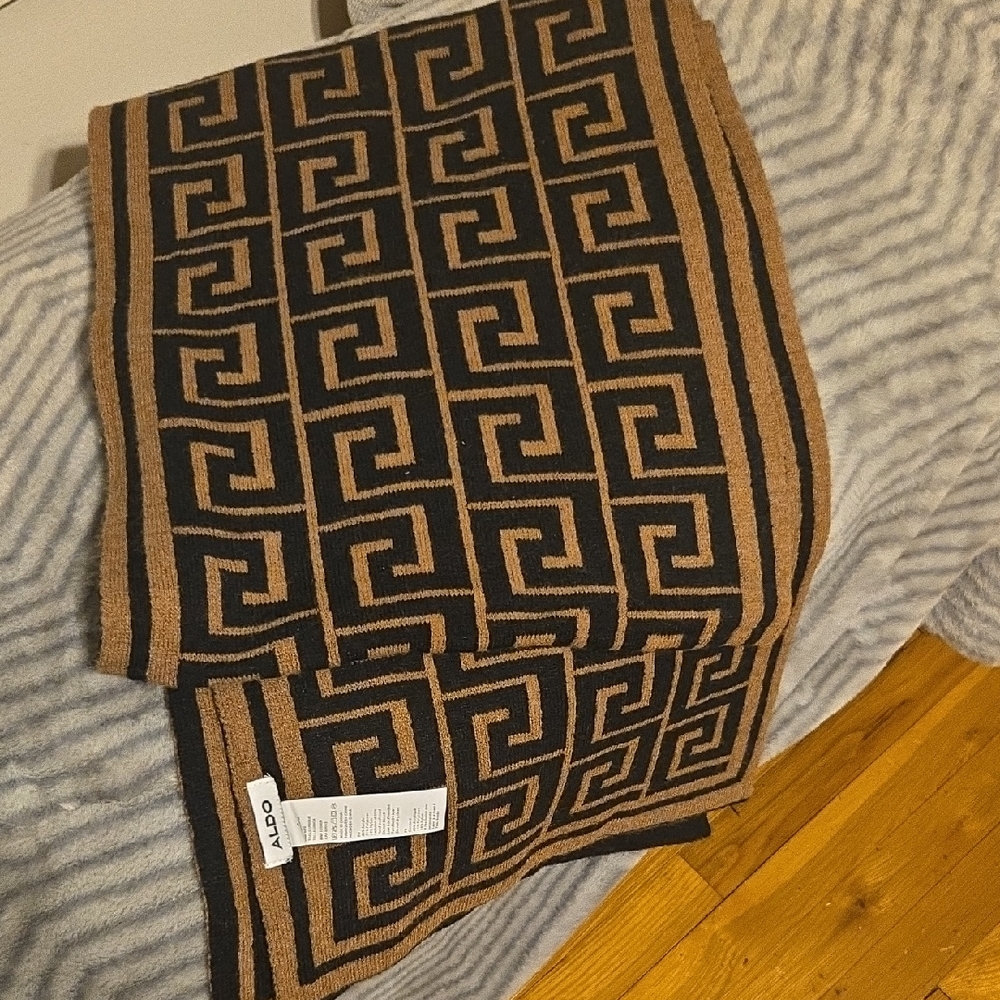 🤎Aldo Black and Brown Geometric Scarf